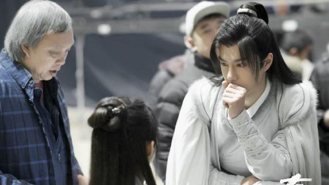 赵丽颖@《有翡》发出新剧照，赵丽颖清新灵动王一博帅气逼人，质感超可