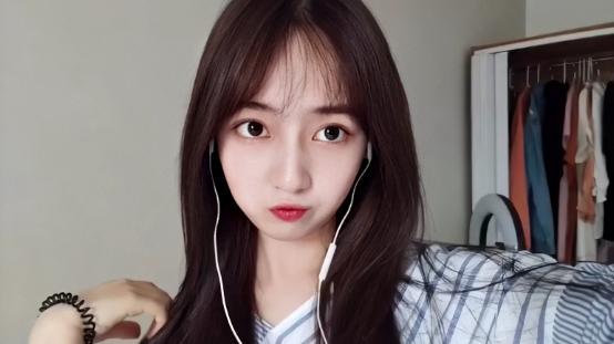 孔雪儿■秦牛正威出场表演，谁注意到孔雪儿说了什么？网友：情商太低！