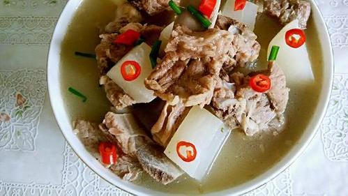 白萝卜炖排骨、淮山鸡汤、清蒸鸽子汤的简单做法