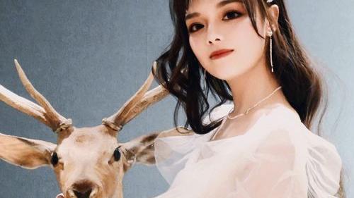 丁太升■丁太升点评《歌手》，直接说黄霄雲的《连名带姓》，俗不可耐