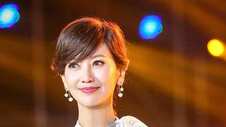 「冻龄」她才是名副其实“冻龄女神”，甩赵雅芝几条街，儿子都称她为“老妖精”