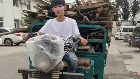 李沁|当红明星回到老家都什么样？网友: 活该他这么红！