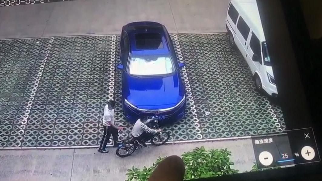 杭州一小区11辆车连续被划！当晚 派出所里这一幕看着太心酸…