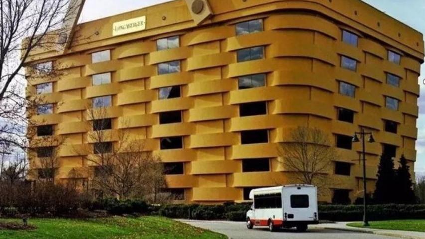 盘点世界上有趣的建筑：高18米巨型鳖，13米高的“茅台瓶”！