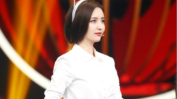 三生三世步生莲：陈思诚真管不住佟丽娅了？穿“蛇形环绕鞋”出镜，一般人真驾驭不来