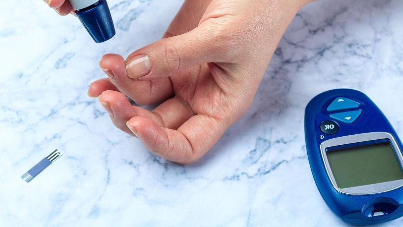 糖尿病：糖尿病总是静悄悄，医生提醒，脚上出现三个信号，尽早去医院体检
