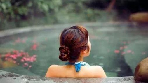 泡汤泉、住乡村木屋别墅，阳山这个小村让人来了就不想离开。