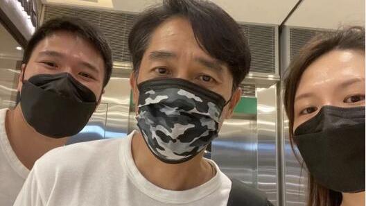 梁朝伟|网友逛街偶遇58岁梁朝伟，昔日男神头发花白，难掩岁月痕迹