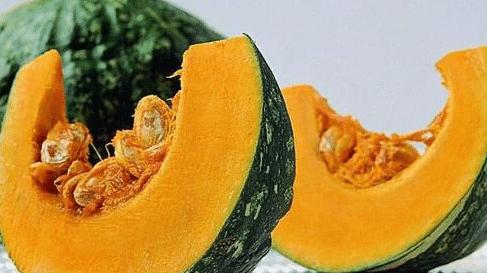 「南瓜」提醒一下，南瓜切记不能与他同吃，在家做饭的人要注意了！