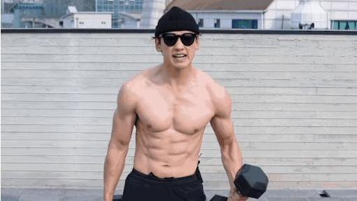 哑铃@38岁亚洲舞王RAIN教你用8个动作循环练出一身结实肌肉！