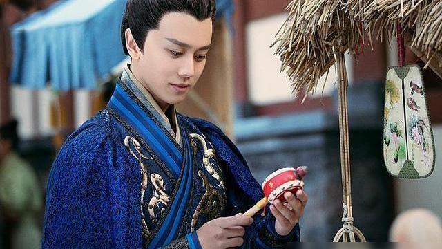周冬雨■当红演员任嘉伦的颜值和演技哪里吸引人？