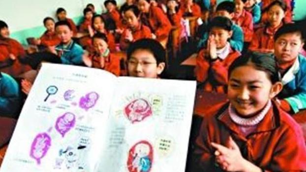 日本"裸体教育"饱受争议，男女生光膀子一起上课，让人大开眼界