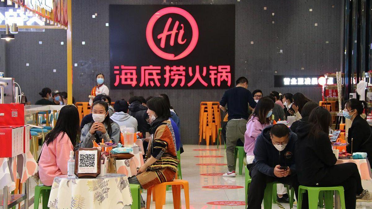 第一次吃海底捞怎样避免尴尬？学会这3点，服务员把你当黑卡会员