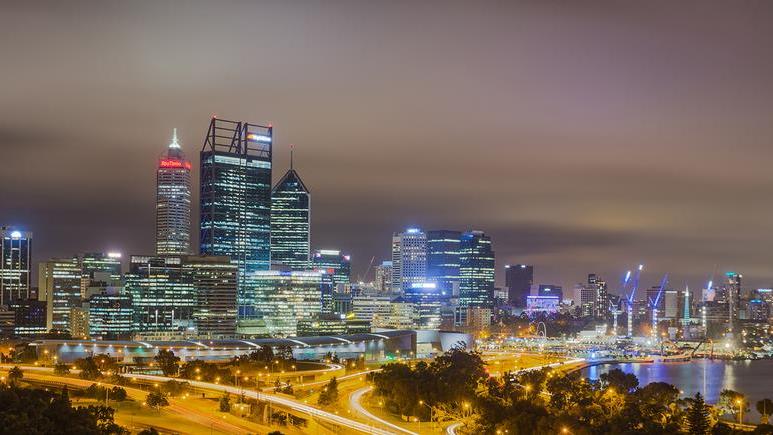 世界上最“孤独”的城市，两千公里之外没有城市，夜生活非常丰富