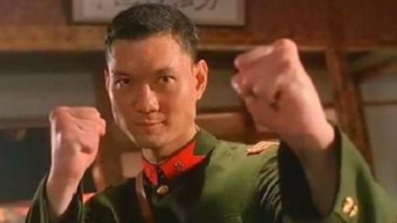 李连杰：他曾打断李连杰手臂, 一脚踢飞吴京, 无人敢跟他拍打戏, 今61岁成这样!