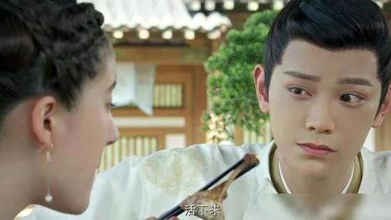 滤镜|《陈芊芊》男主滤镜碎裂，直播暴露真实颜值，被网友调侃像野人