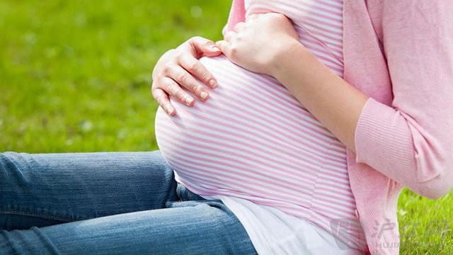 孕妇孕期存在这4种表现，多半是怀了个“小调皮”，将来要多费心