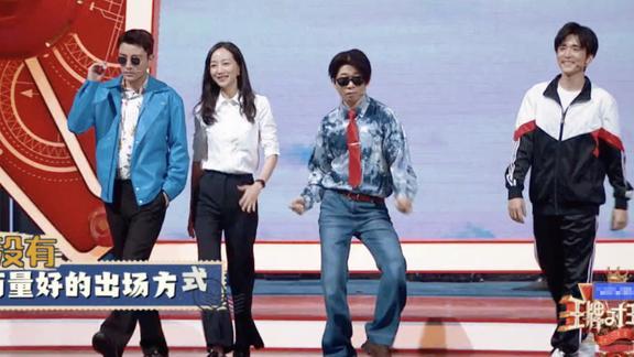 「关晓彤」当23岁关晓彤撞上37岁韩雪，两人都是才女，谁气质更好呢？