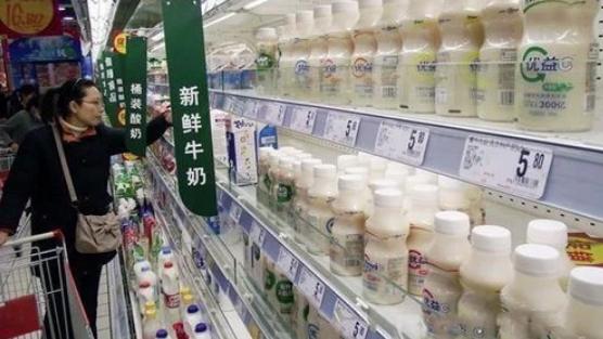 牛奶|4种“假牛奶”已被央视拉黑，价高营养少，很多父母却成箱购买