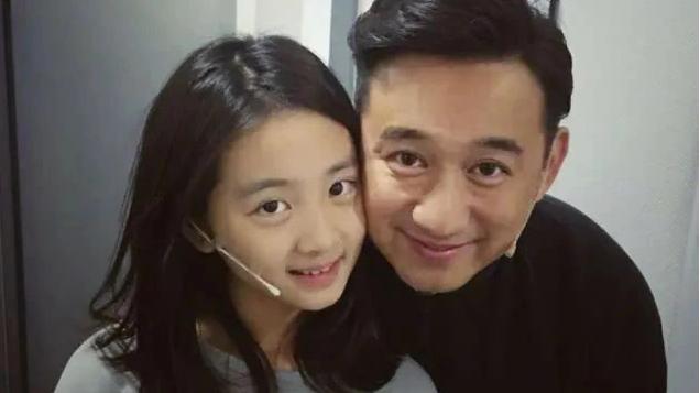 迪丽热巴▲黄磊取关迪丽热巴，当看到热巴的回复后，网友：我给满分！