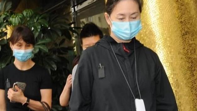 活久见 赌王女儿何超琼有“女儿粉”惨遭意淫