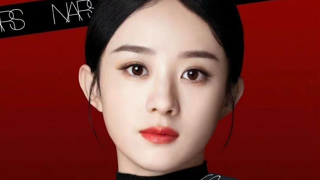痘痘 赵丽颖竟然接了这个彩妆代言！穿一身黑抹红唇，变女霸总气场足