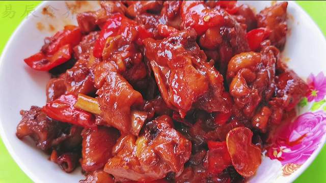 烧鸡|分享个家常烧鸡块特别的做法，微咸中带点甜，鲜嫩多汁特好吃