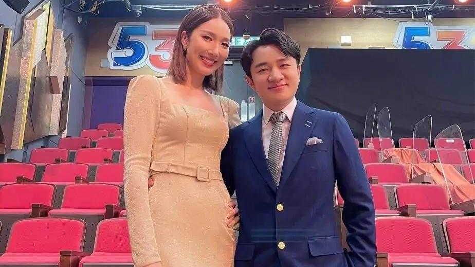 连衣裙|李亚男越看越漂亮，穿方领连衣裙高贵大方，王祖蓝福气不浅
