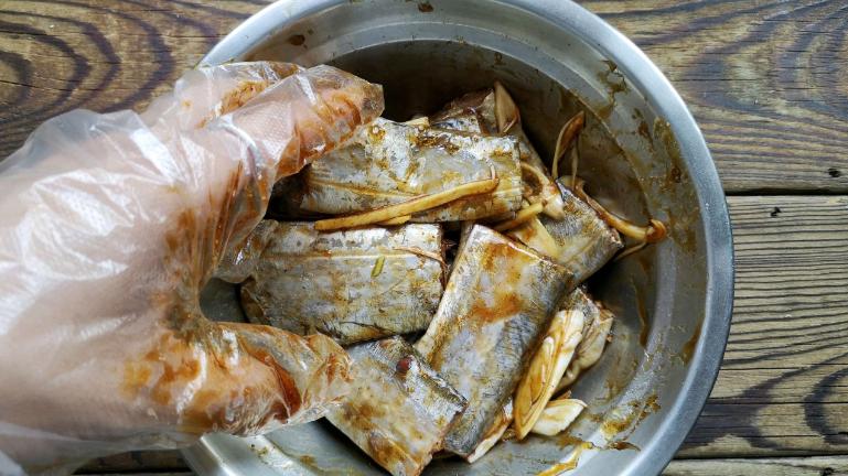 带鱼|炸带鱼，记住调面糊“配方”，出锅后外酥里嫩，放凉也不回软