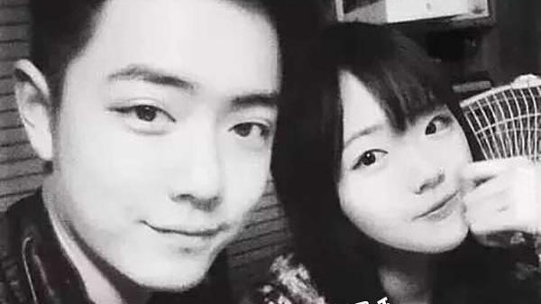 肖战|肖战早年和女性合影被扒，关系亲密让人羡慕！