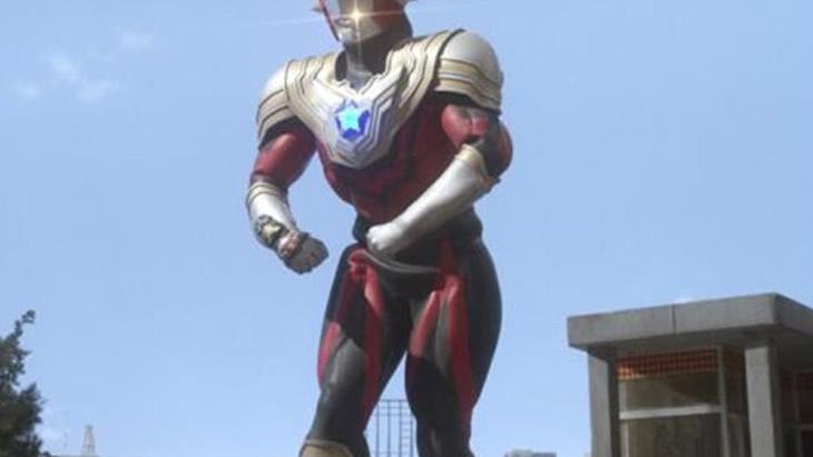 手办|网友晒肌肉奥特曼手办，有这腱子肉打怪兽还用亮灯？