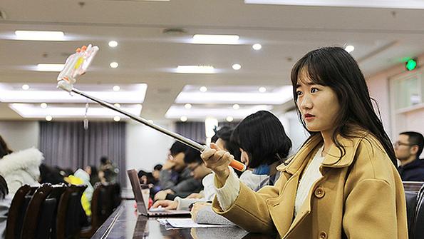 大学生网络直播被严重警告处分,学校处罚是否合理 大学生,学校副业,学生,校规,网友,网络