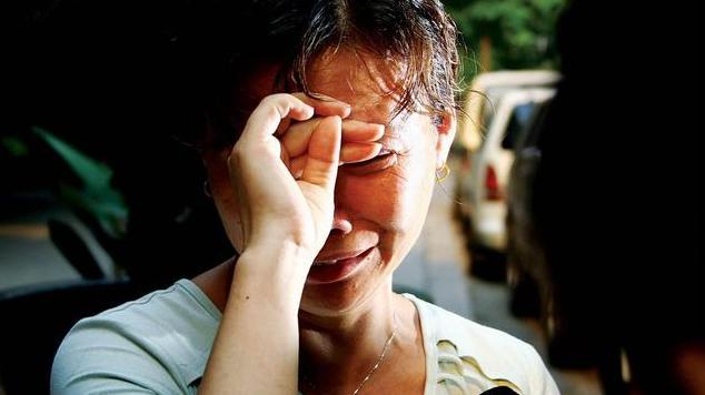 仙仙先生 母亲掏空女儿给儿子去买手机“弟弟是咱家的根”，女儿：我不是吗