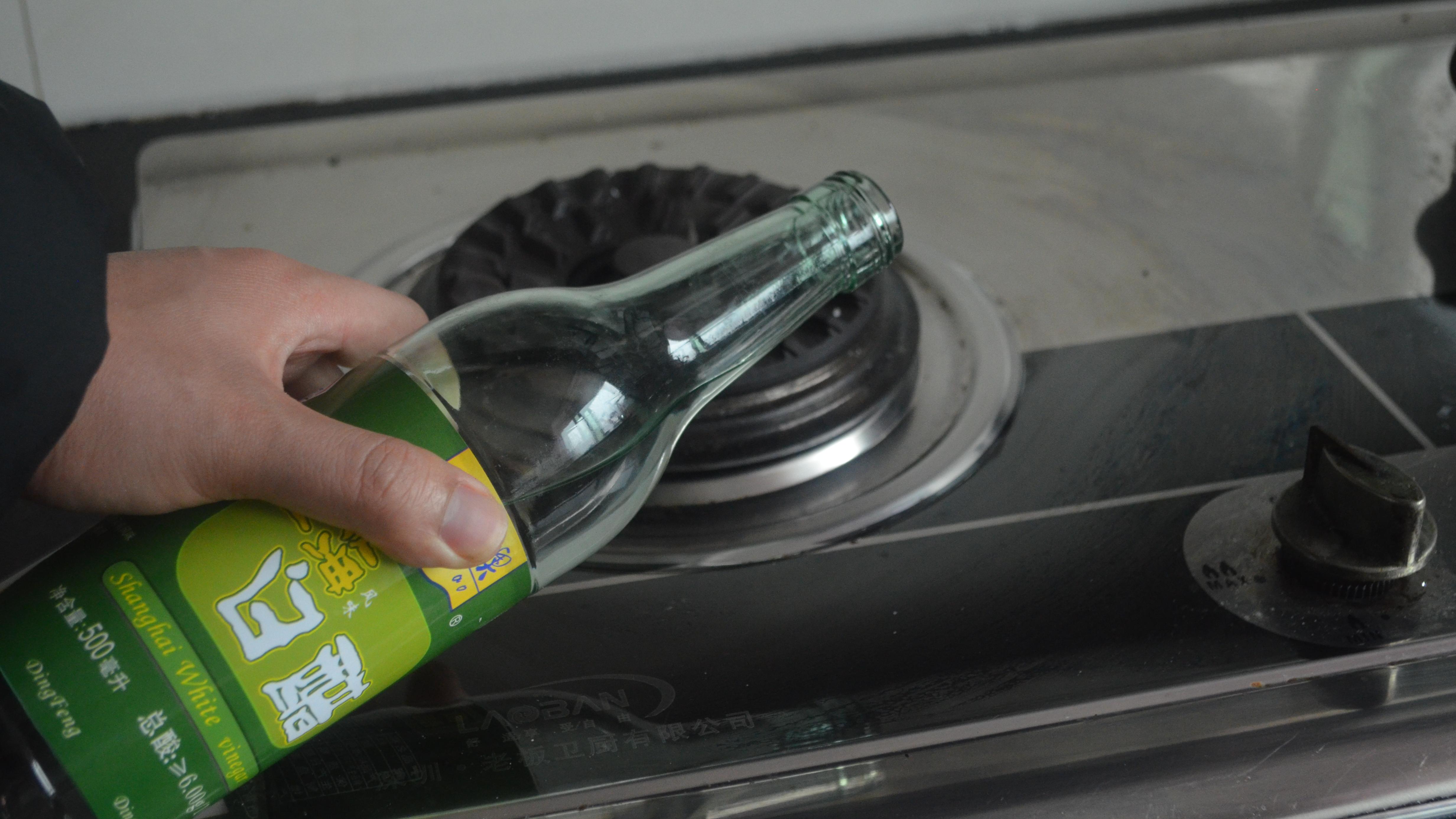 才知道，把白醋倒在燃气灶上，一年省下好几百元开销，涨知识了