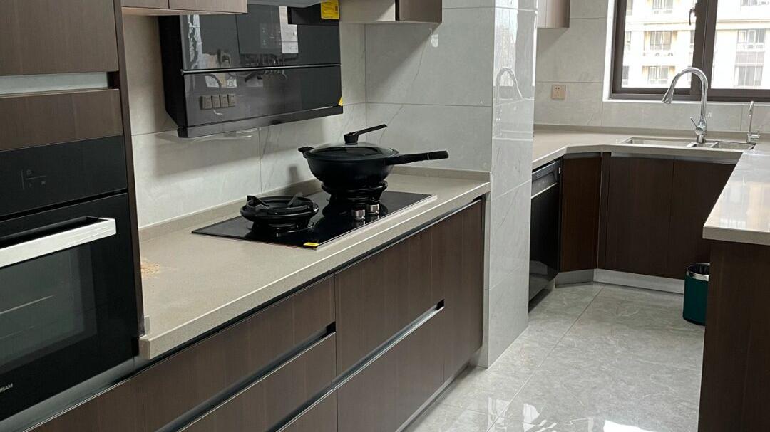 辛苦八个月装修完工，终于给女儿一个家，电视墙大气又实用！