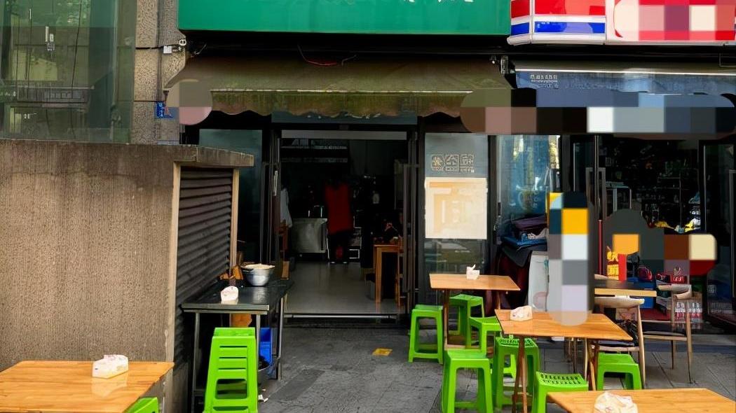 猪肉|重庆美女卖大肘子，50元一个比脸还大，肉巨多，当地人却说吃不下