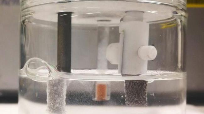纳米材料 科学家设计出新型纳米材料 从海水中产生清洁能源氢气燃料