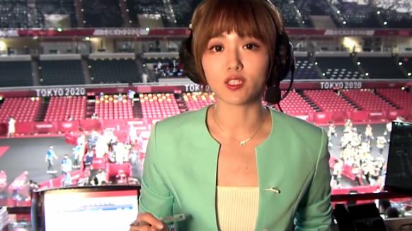 西装|央视解说员高菡靠“明星脸”大火！穿薄荷绿西装好清新，比董卿还美