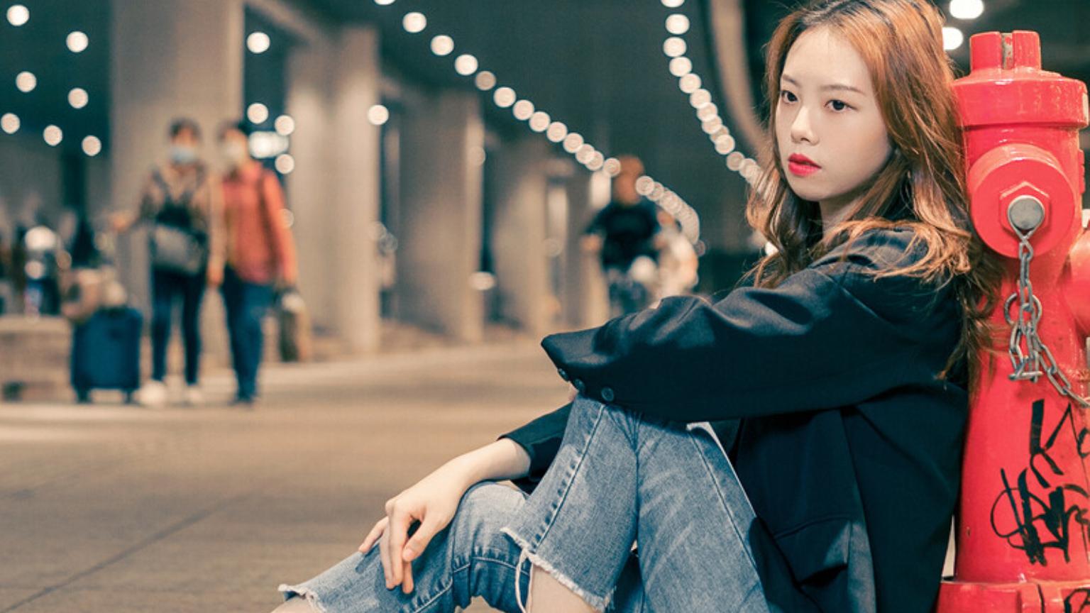 爱尚生活爱尚文字 丈夫瘫痪8年，女员工管我借钱后我见了她的丈夫，我做了一个决定
