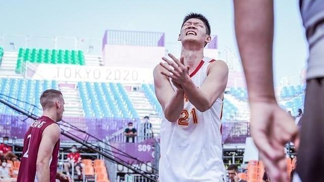 四叶草海之恋|带不动！胡金秋14中11，队友17中2。不怕神级对手，只怕CBA队友！