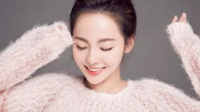 李佳琦|张嘉倪晒出自用精华液，李佳琦：使用21天后，皮肤白了好几个度