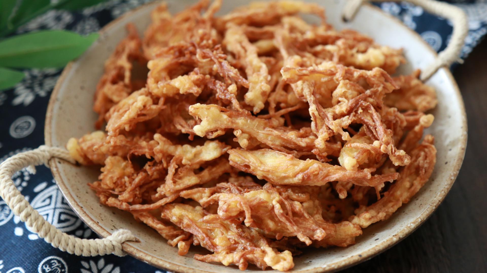 金针菇|金针菇炸着吃，外酥里软，下酒又下饭，还能给孩子当零食