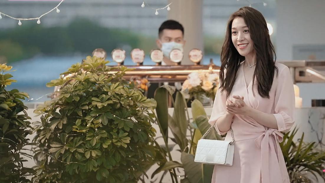 叉壹|心动的信号：女5惊艳出场，有人注意到男2的举动吗？