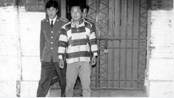 上海市 揭秘1997年上海敲头案：14人头部被砸，2人死亡，老百姓不敢出门