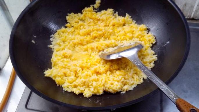 蛋炒饭|做蛋炒饭时，米饭不要直接入锅炒！多做一步，米粒金黄，粒粒分明