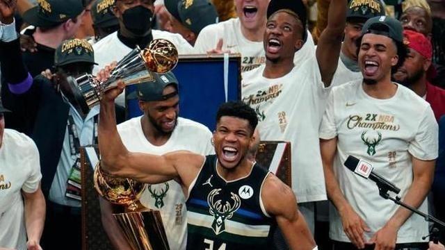 萌听小c姐|NBA如今高薪满天飞，但真正值5000万年薪的球星，顶多4人