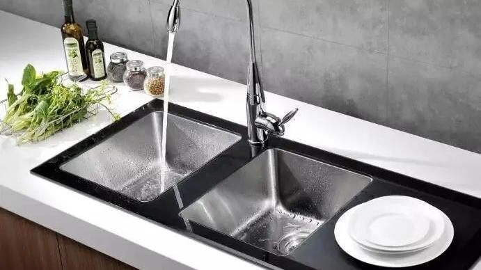 商家良心透露：买水槽选台上、台中还是台下盆？太多家庭都选错了