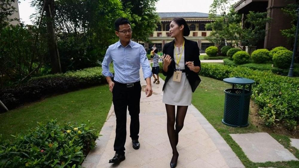 筱筱雨菲 为什么有些人不愿买墓地，而是花几十万买小区放骨灰盒？你怎么看
