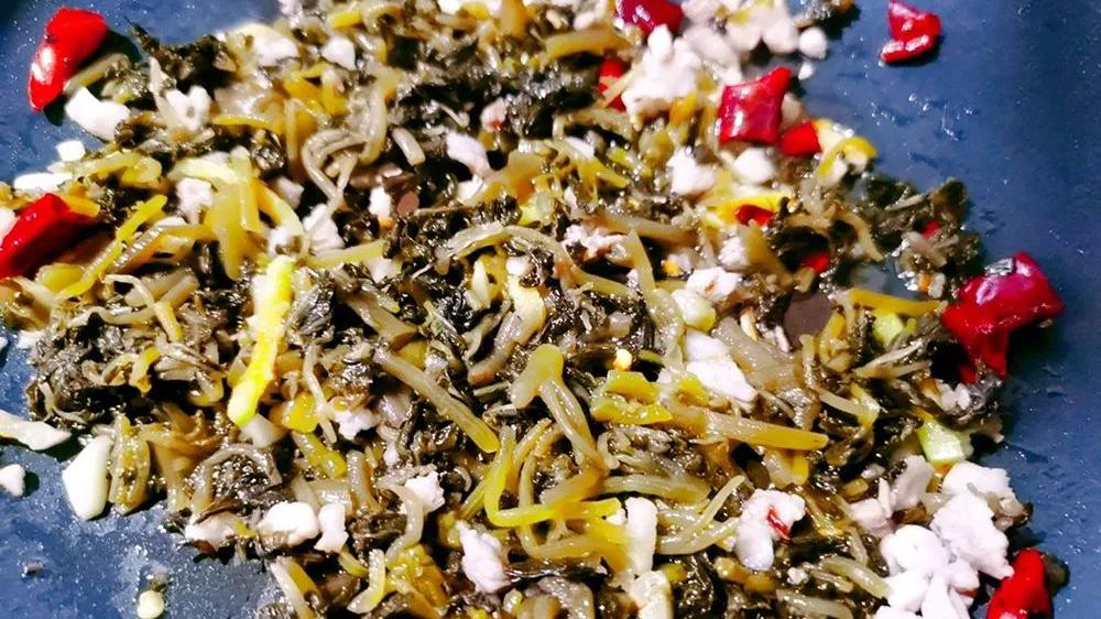 湖北|新鲜的没人吃，腌咸菜却是一绝，用它炒饭很开胃，还是酒席压轴菜