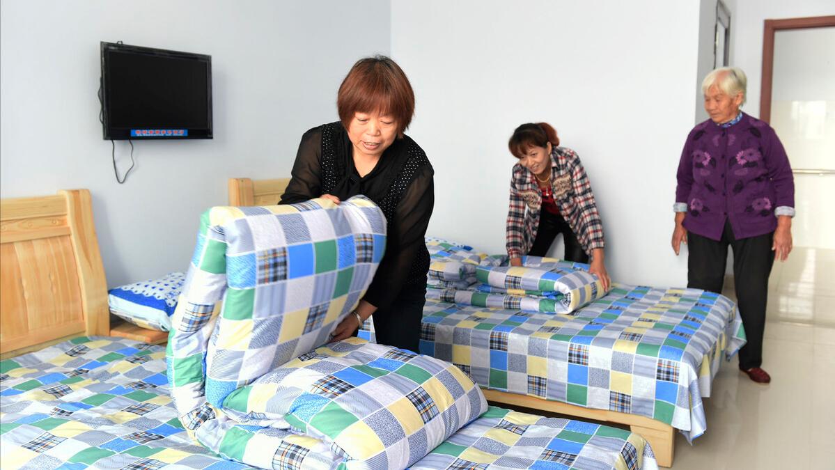繁花妹说情感|为什么奉劝老年人少去养老院？79岁老人：在那养老，实在太受罪